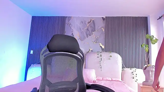 CarolineFyre webcam