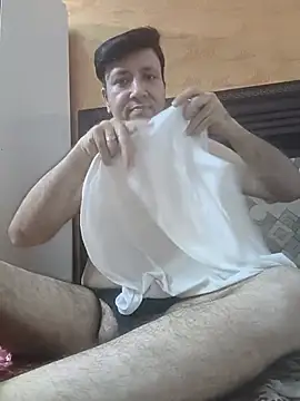 13hornyy webcam