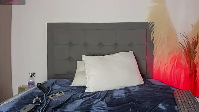 hanna-baker01 webcam