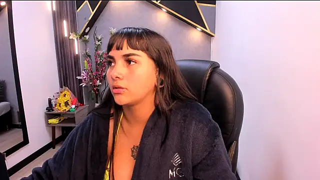 Bella_Raven webcam