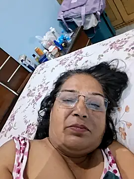 Priya-696 webcam