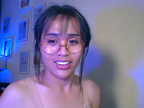 urmidnightcravingsxx webcam