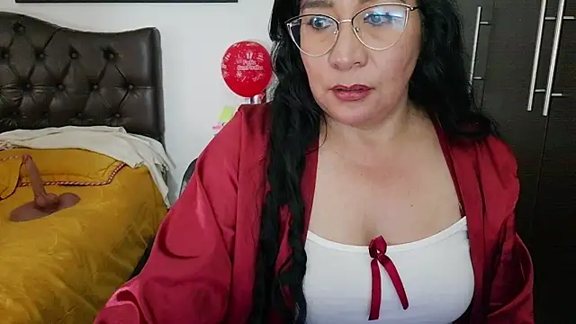 Grace_mature_milf