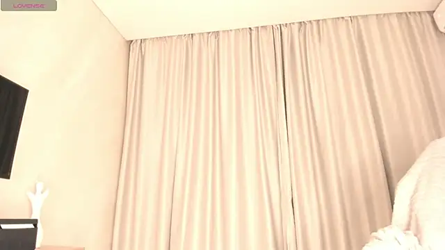 mia_lui webcam