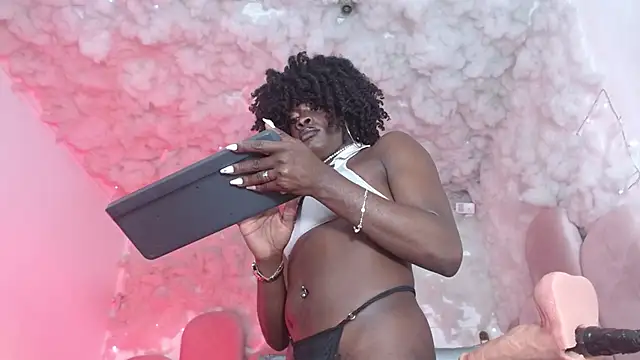 puca_ebony - Puca_ebony's free webcam - UK Sex Cams