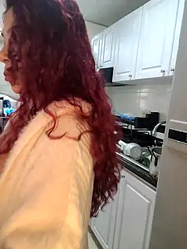 Scarlet_curly8a webcam