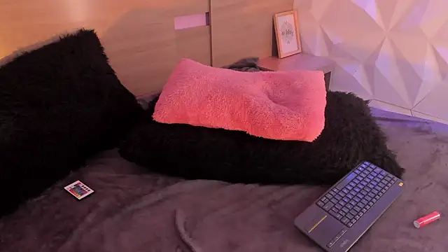 KittyVelve webcam