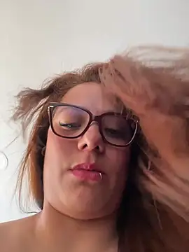 Pretty__Milf webcam