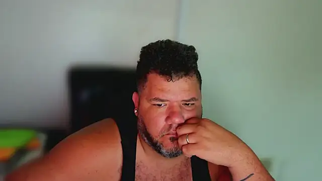 HotDominicanCum webcam
