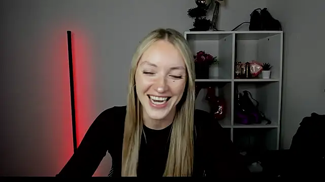 EvelynBlond webcam