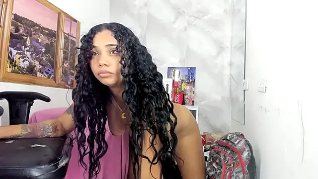 EllyBloom webcam