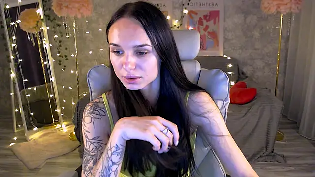 NicoleMerz webcam