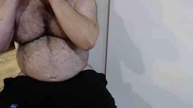 mikeyhotbear webcam