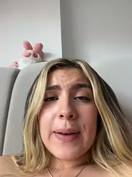Cloee_Rainbow1 webcam