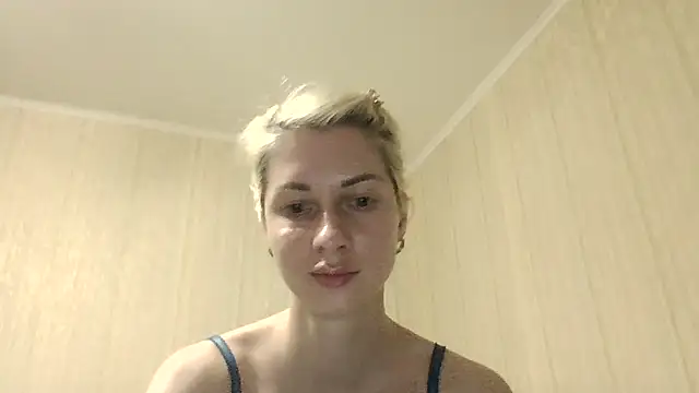 BlondieOnline_ webcam