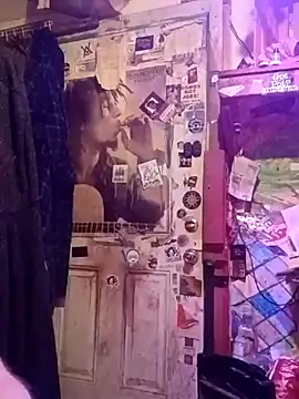 nearby_causual webcam