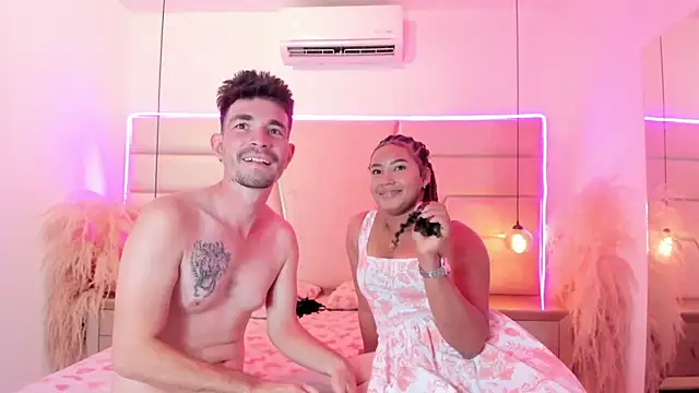 Luna_and_Axell webcam