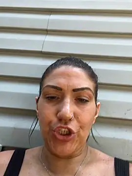 LittleMissEeve webcam