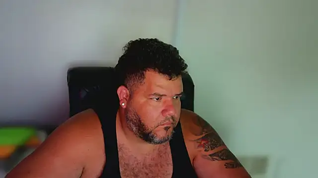 HotDominicanCum webcam