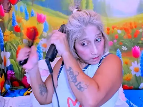 indianroxy webcam