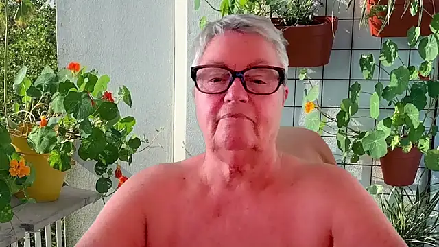Mystery-Grandmother webcam