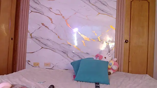kittycatw live cam on StripChat