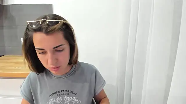 summmmersky1 - Summmmersky1's free webcam - UK Sex Cams