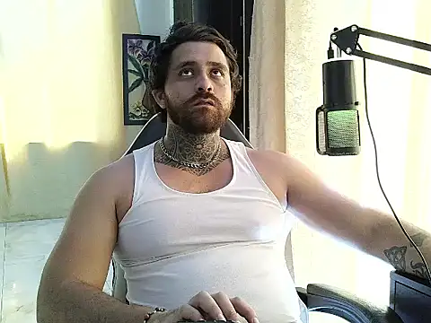 aronmiller404 live cam on StripChat