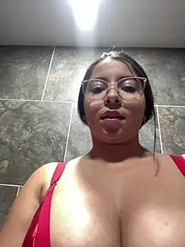 Darcy_glow_ webcam