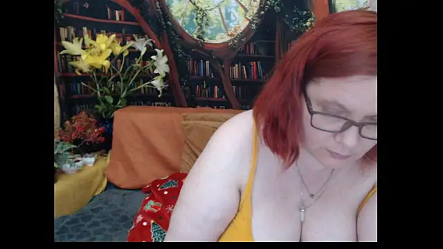 PlayfullMature webcam
