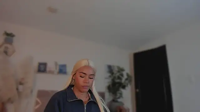 YariRose webcam