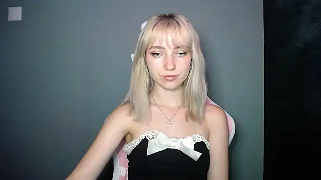 LuciaYoung webcam