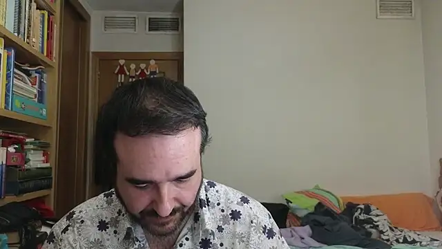 curiosillo83 live cam on StripChat