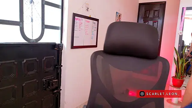 Scarletleon77 webcam