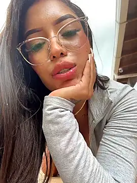 MystiqueXXX webcam