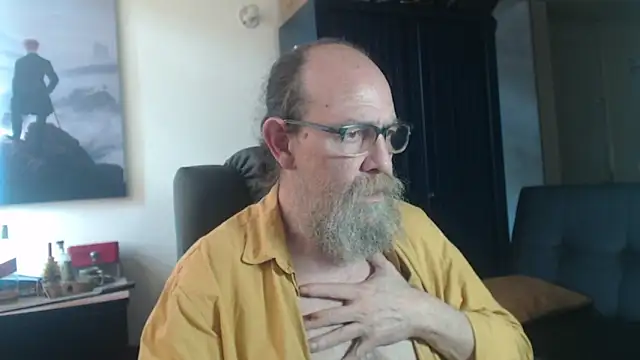 Uncle_Hottie live cam on StripChat