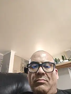 Guapo007sexy live cam on StripChat