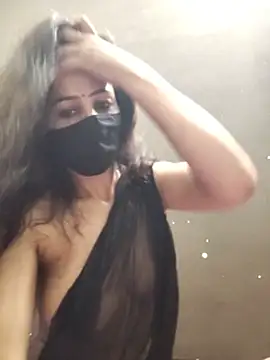 Kanika_76 webcam