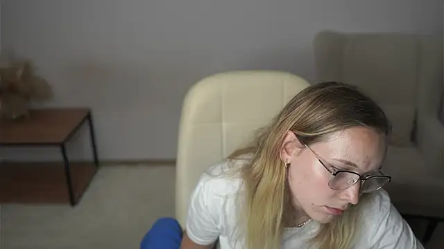 OraliaRokusek webcam
