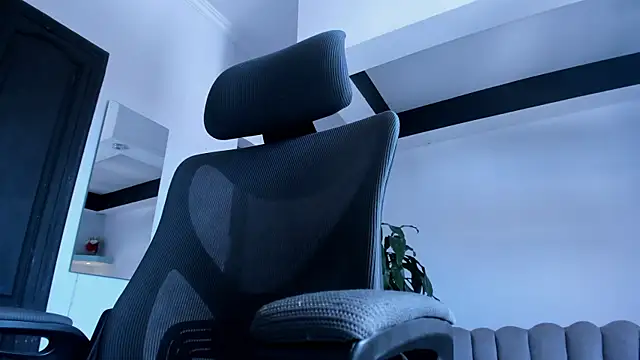 Izui_Pierce live cam on StripChat