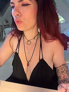 LunaMoongirl webcam