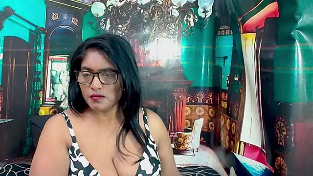 IndiaBlackPanther live cam on StripChat