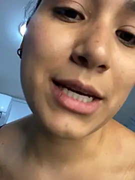 Val12777 live cam on StripChat