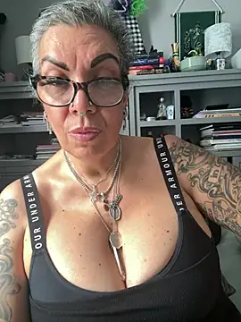 dieseldame1313 webcam