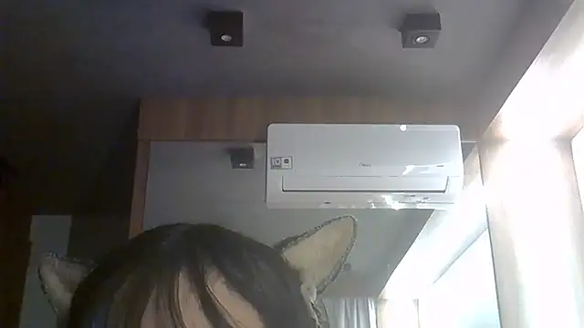 SkinnyKitten live cam on StripChat