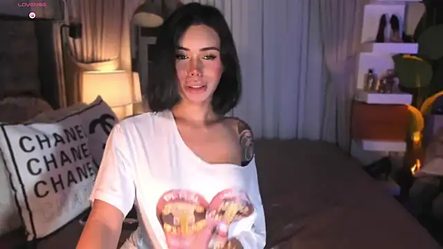 ParisianDoll webcam