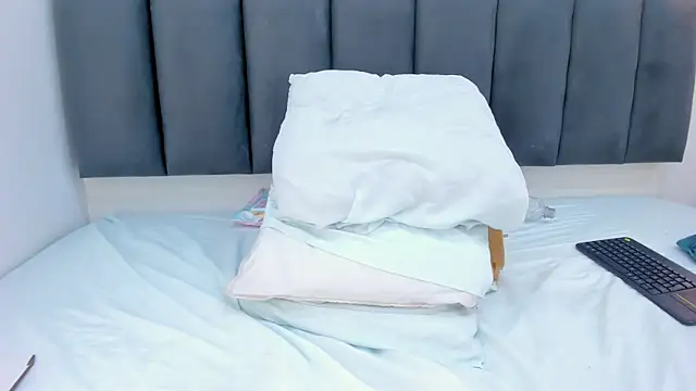 sam_doll_ webcam