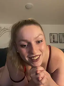 KiraBloom66 webcam