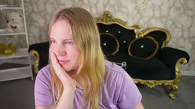 NikkyReyyy live cam on StripChat