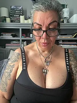 dieseldame1313 webcam
